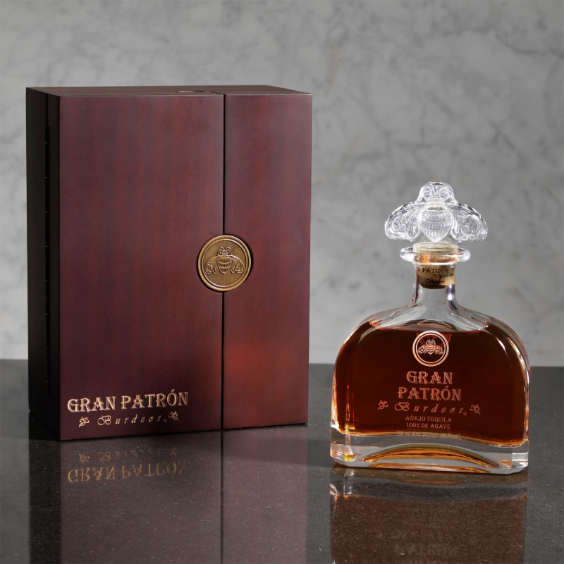 Gran Patrón Burdeos bottle and velvet-lined wooden box.